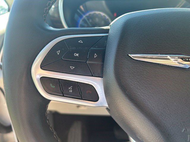 Used 2023 Chrysler Pacifica Limited FWD image 17