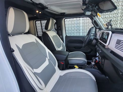 Used 2025 Jeep Gladiator Sport AWD/4WD image 23