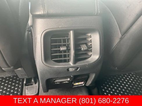Used 2019 Jeep Cherokee Latitude Plus w/ Comfort/Convenience Group AWD/4WD image 18