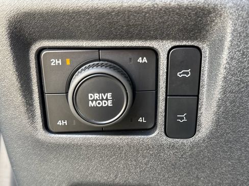 Used 2025 Ford Expedition Active AWD/4WD image 29