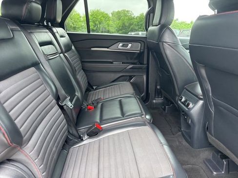 Used 2025 Ford Explorer ST-Line w/ ST-Line Street Pack AWD/4WD image 20