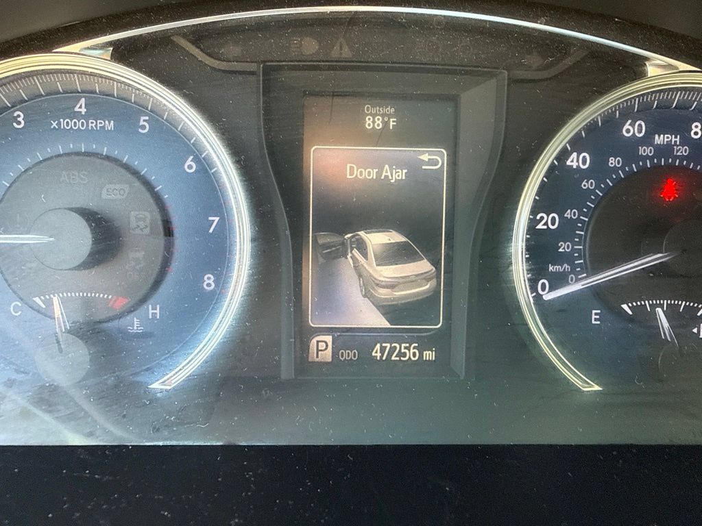 Used 2016 Toyota Camry LE FWD image 5