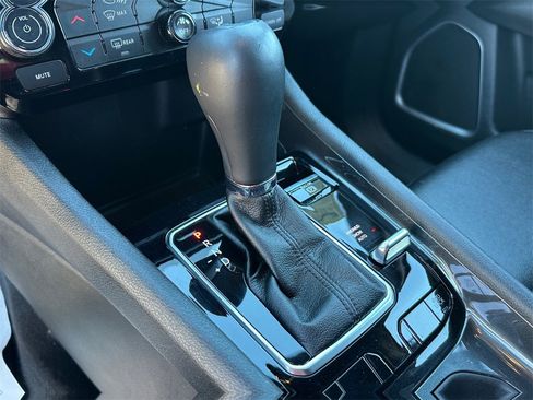 Used 2024 Jeep Compass Latitude image 28