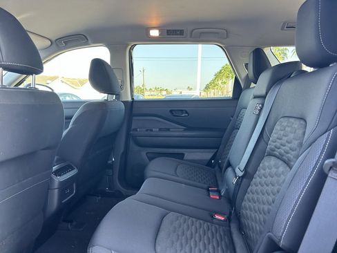 Certified 2024 Nissan Pathfinder SV w/ Black Appearance Package image 16