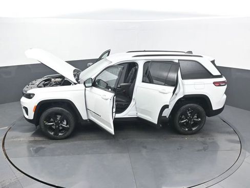 New 2025 Jeep Grand Cherokee Altitude AWD/4WD image 71