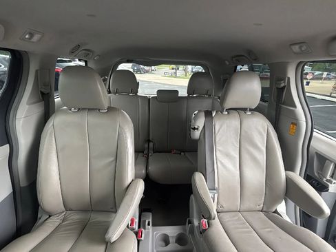Used 2014 Toyota Sienna LE image 20