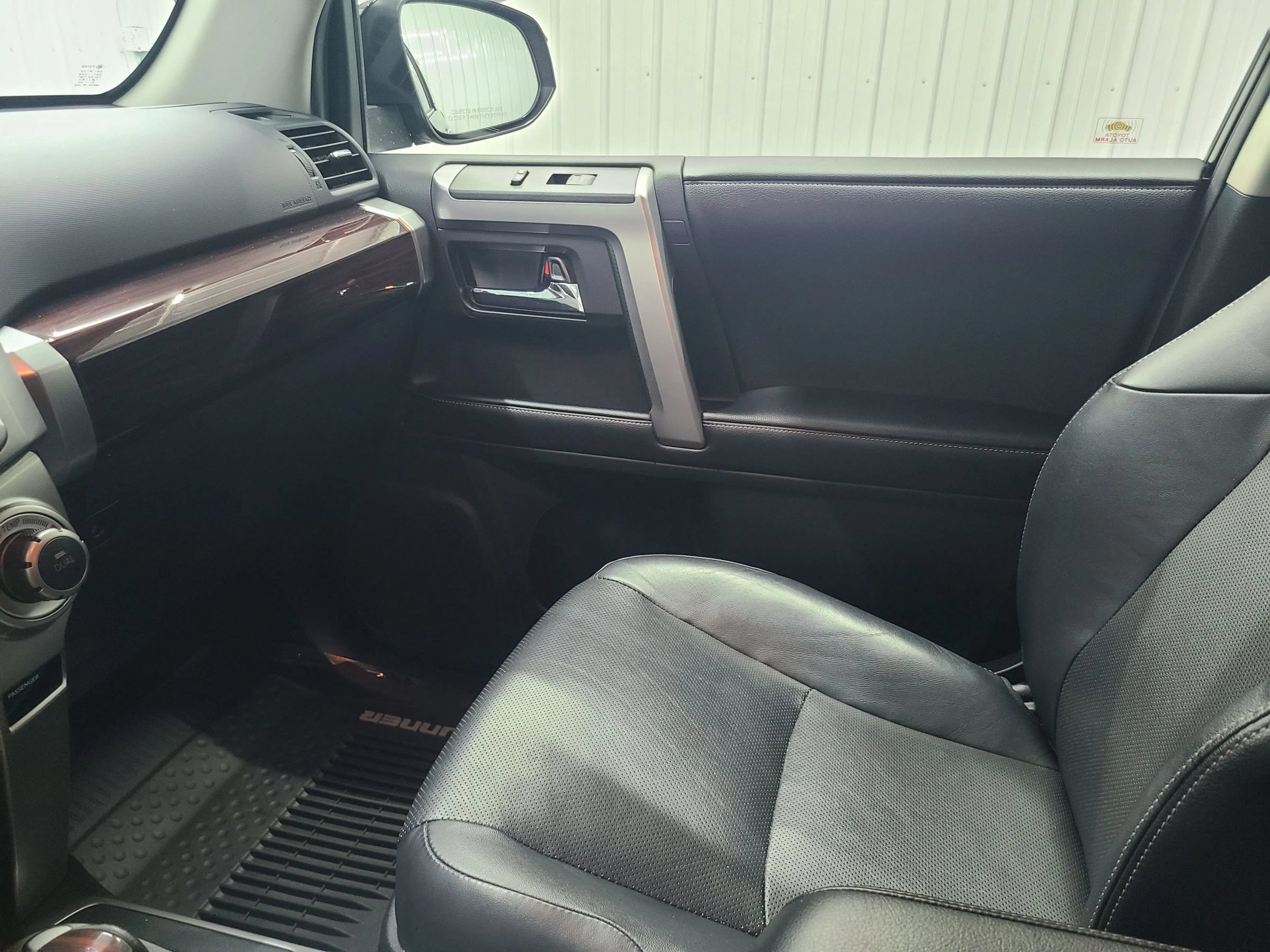 Used 2017 Toyota 4Runner Limited AWD/4WD image 25