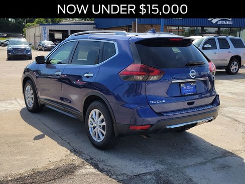 Used 2018 Nissan Rogue SV w/ Premium Package FWD image 3