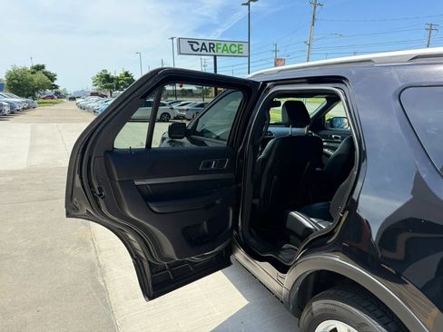 Used 2018 Ford Explorer XLT w/ Equipment Group 202A AWD/4WD image 20