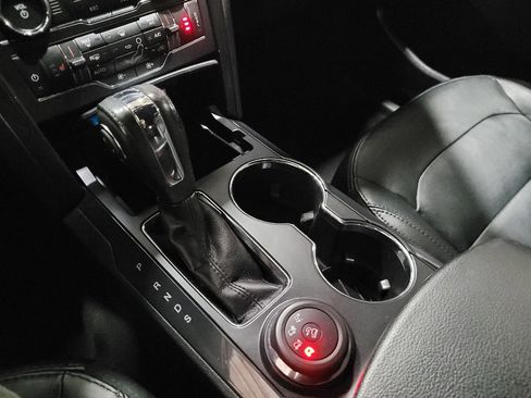 Used 2018 Ford Explorer XLT w/ Equipment Group 202A image 26