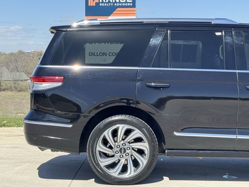 Certified 2023 Lincoln Navigator Reserve image 11