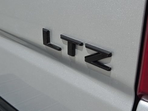 Used 2021 Chevrolet Silverado 1500 LTZ w/ Technology Package AWD/4WD image 8