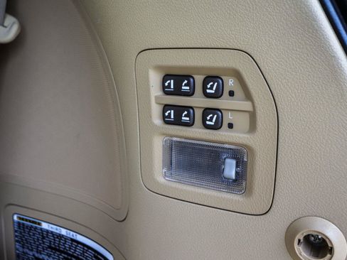 Used 2011 Lexus LX 570 4WD w/ Luxury Pkg image 24