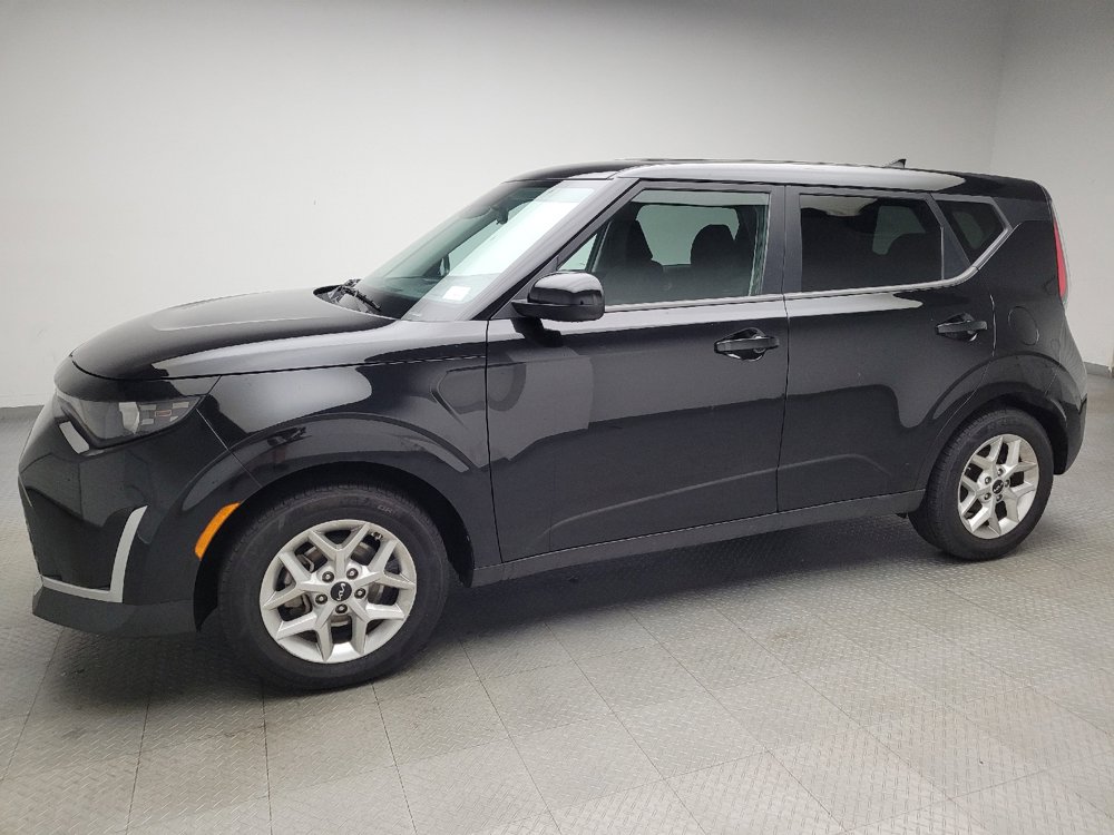 Used 2023 Kia Soul LX w/ Option Group 015 FWD image 2
