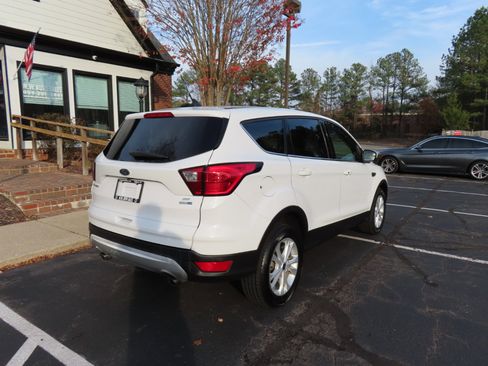 Used 2019 Ford Escape SE image 8