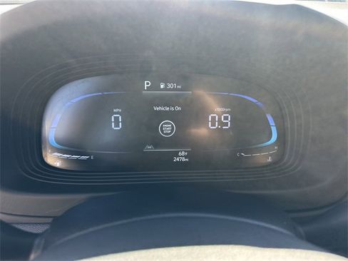 Certified 2025 Hyundai Venue SEL image 21