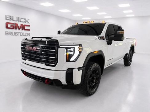 Used 2026 GMC Sierra 2500 AT4 AWD/4WD image 4