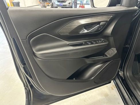 Used 2024 GMC Terrain SLE image 28