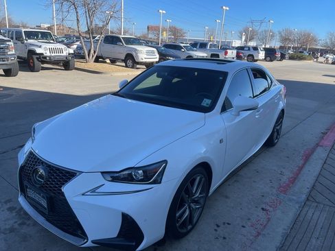 Used 2019 Lexus IS 300 image 1