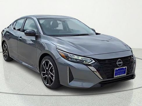 Certified 2025 Nissan Sentra SR FWD image 1