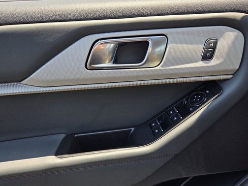 Used 2025 Ford Explorer Active RWD image 29