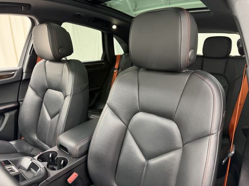 Certified 2024 Porsche Macan S AWD/4WD image 35