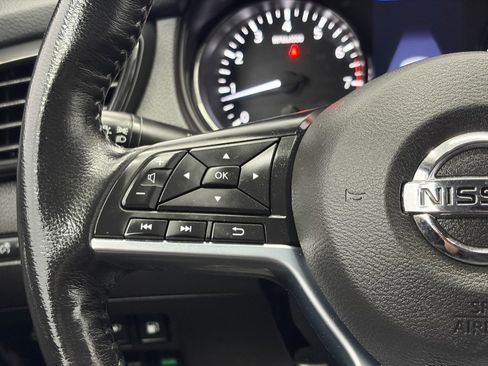 Used 2018 Nissan Rogue SV w/ Premium Package AWD/4WD image 20