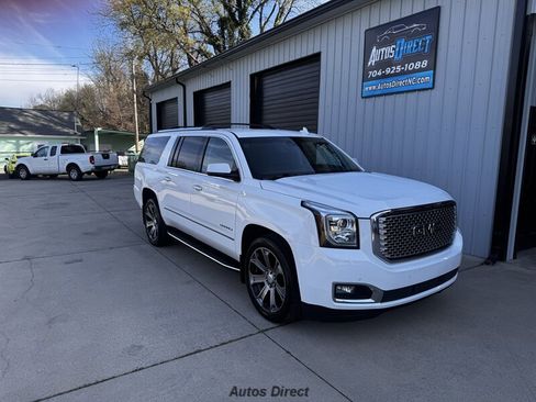 Used 2017 GMC Yukon XL Denali image 2