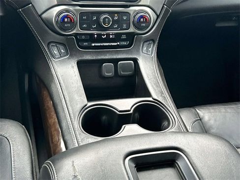 Used 2019 Chevrolet Suburban LT image 17