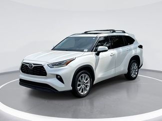 Used 2021 Toyota Highlander Limited FWD video 1