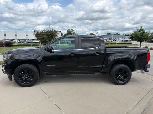 Used 2017 Chevrolet Colorado LT w/ Midnight Edition AWD/4WD image 5