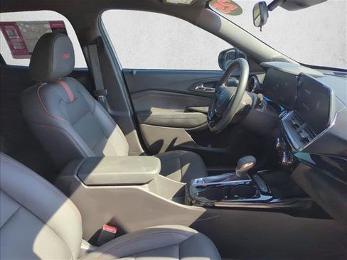 Used 2025 Chevrolet Trax RS FWD image 26