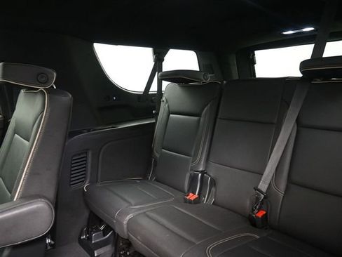 Used 2023 Chevrolet Suburban Premier image 19