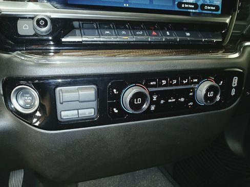 Used 2025 Chevrolet Silverado 1500 LT AWD/4WD image 20