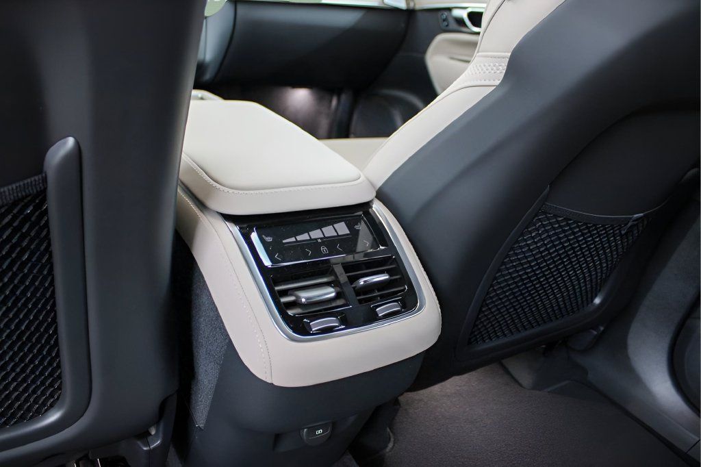 Certified 2026 Volvo XC90 B5 Plus w/ Protection Package Premier AWD/4WD image 13