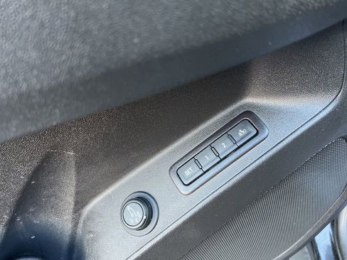 Used 2020 Chevrolet Equinox LT w/ Midnight Edition image 10