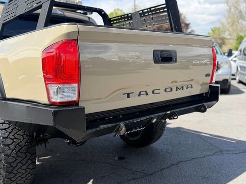 Used 2020 Toyota Tacoma TRD Off-Road w/ Technology Package AWD/4WD image 43