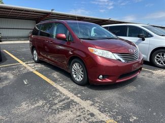 Used 2014 Toyota Sienna XLE w/ Entertainment Package FWD video 1