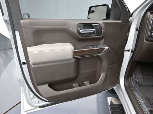 Used 2021 Chevrolet Silverado 1500 LT image 10