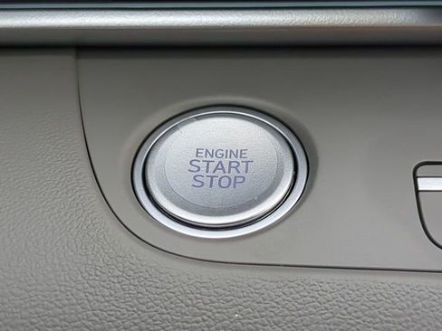 Used 2024 Hyundai Elantra SEL image 25