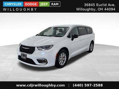 Used 2024 Chrysler Pacifica Touring-L