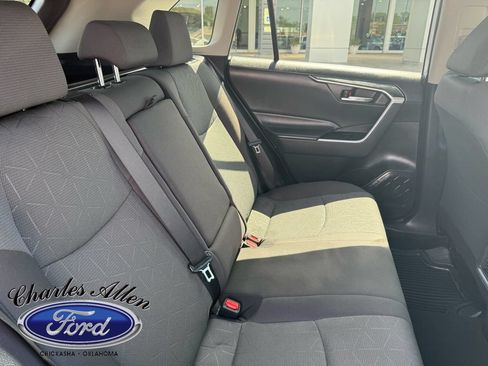 Used 2023 Toyota RAV4 XLE AWD/4WD image 17