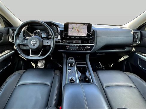 Used 2025 Nissan Pathfinder SL AWD/4WD image 10