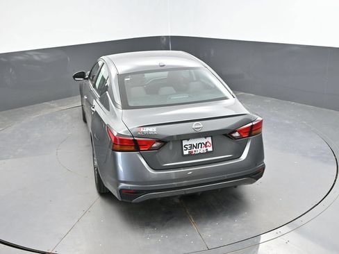 Used 2025 Nissan Altima 2.5 SV FWD image 30