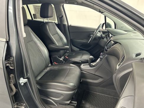 Used 2017 Chevrolet Trax LT w/ LT Convenience Package AWD/4WD image 22
