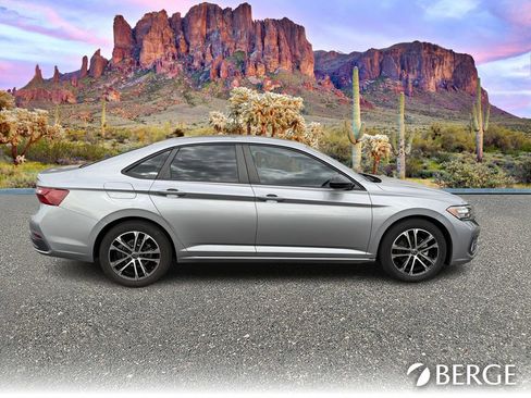 Used 2022 Volkswagen Jetta Sport w/ IQ.Drive Package image 9