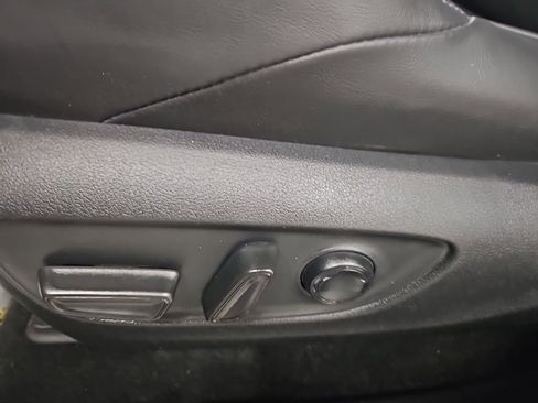 Used 2024 Toyota Venza XLE image 13