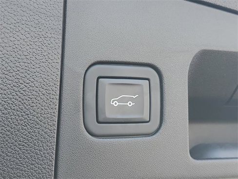 Certified 2023 Cadillac XT4 Premium Luxury w/ Cold Weather Package image 9