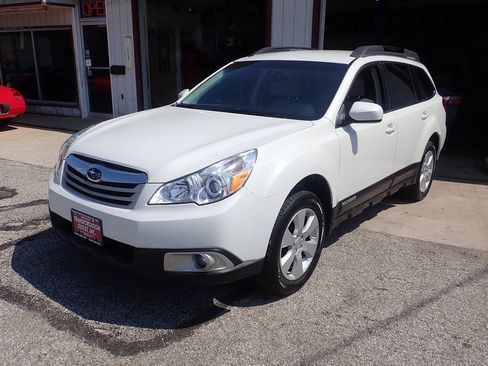 Used 2011 Subaru Outback 2.5i Premium w/ All-Weather Pkg AWD/4WD image 2