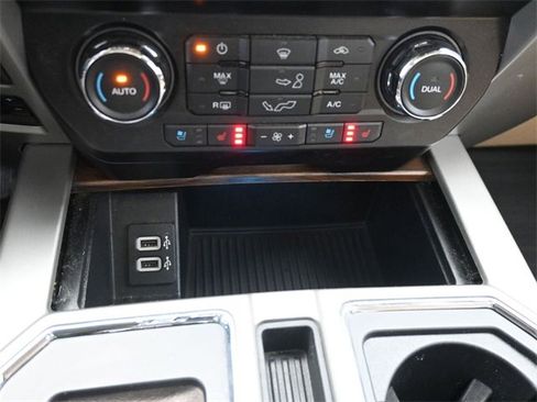 Used 2020 Ford F150 Lariat image 34